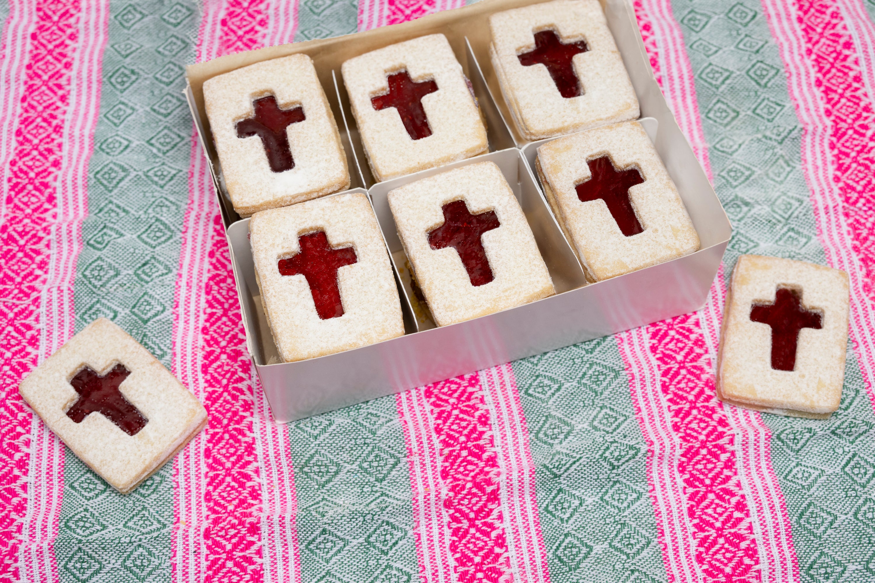 Linzer Faith Limited-Edition Cookie Box
