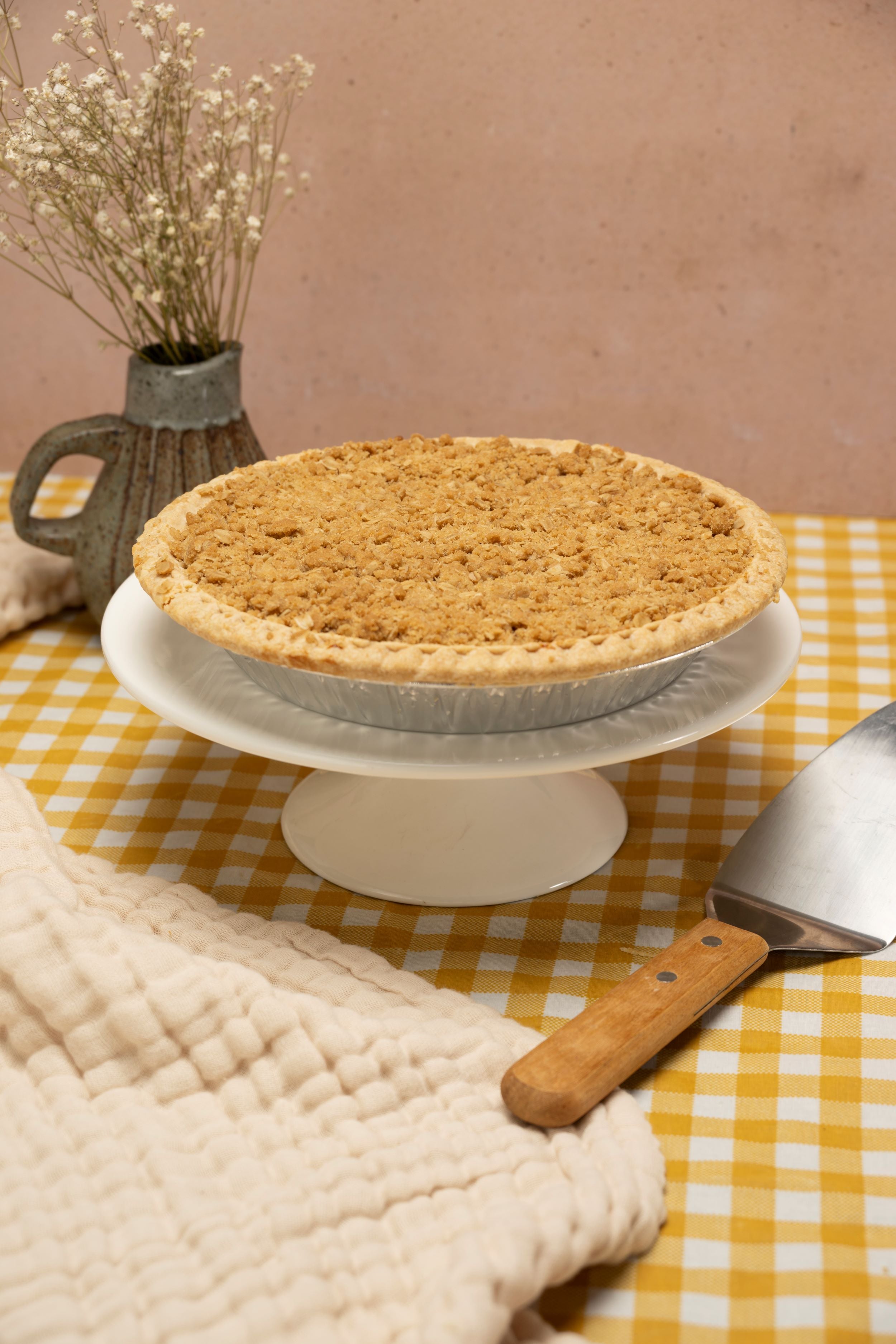 Apple_Oat_Streusel_Pie_lifestyle.jpg