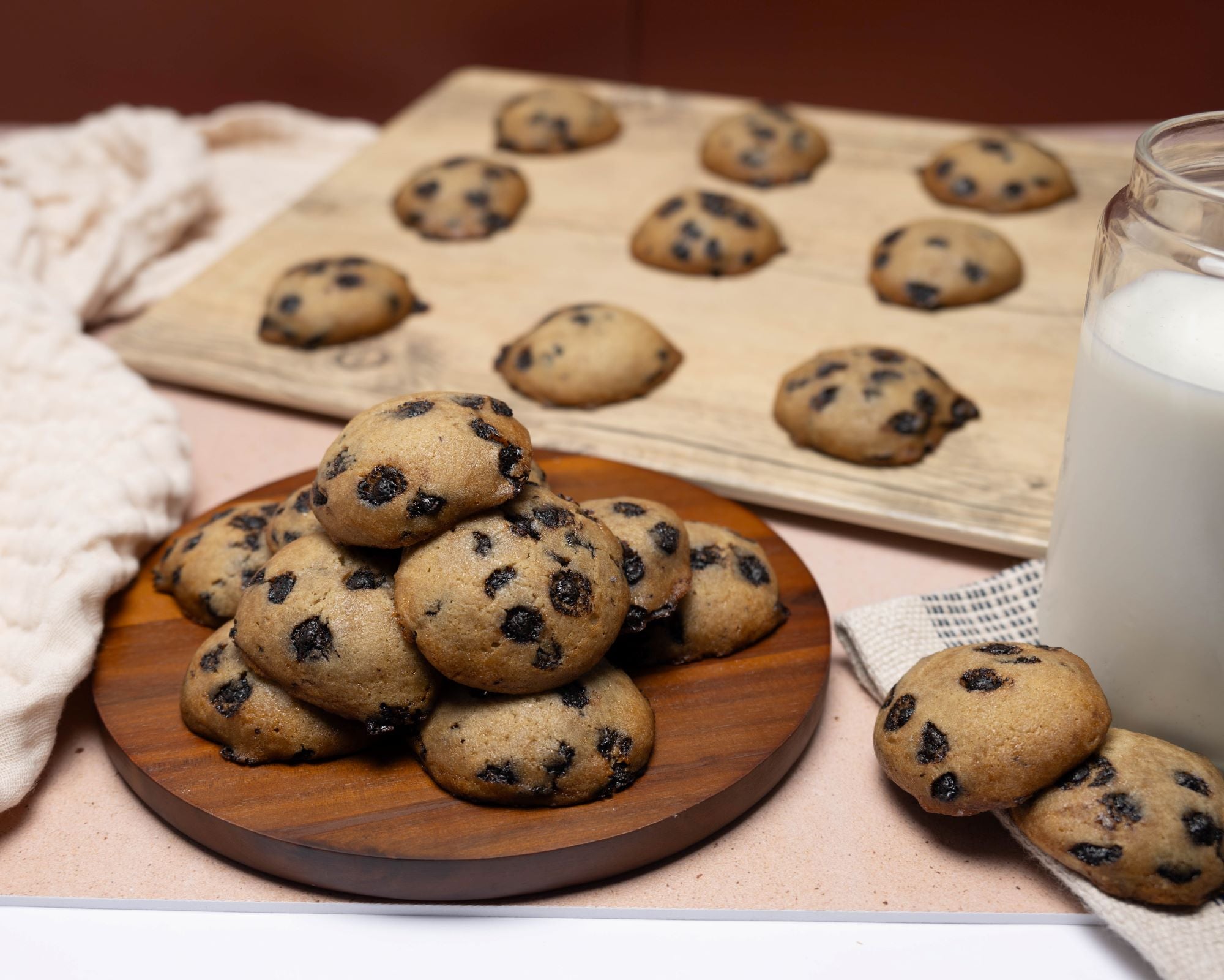 Chewy-Chocolate-Chip-Cookies_lifestyle.jpg