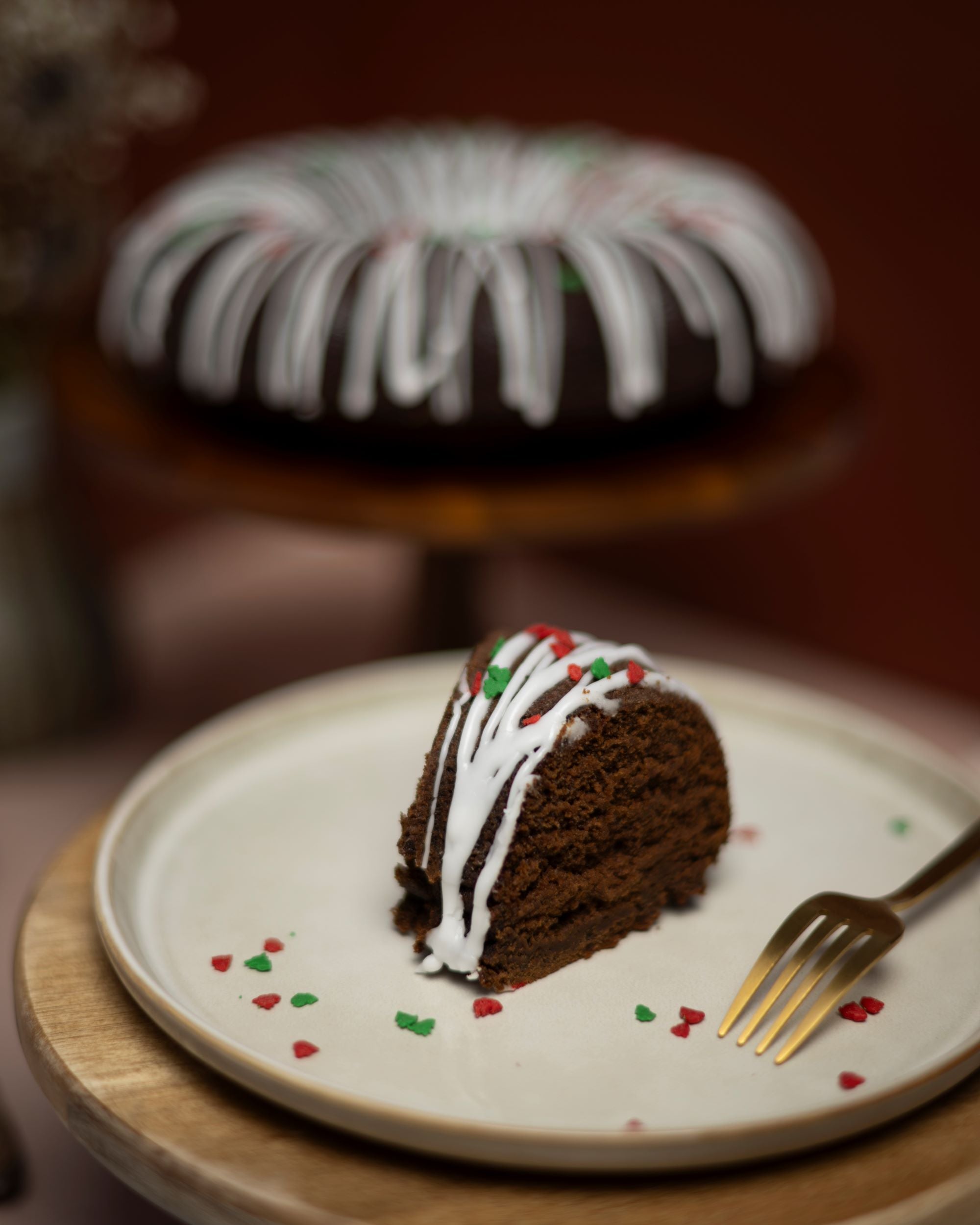 Gingerbread_Ring_Cake_Lifestyle_Shot.jpg